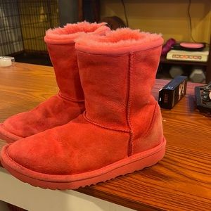 Kids Uggs size 3 pink . Only a year old